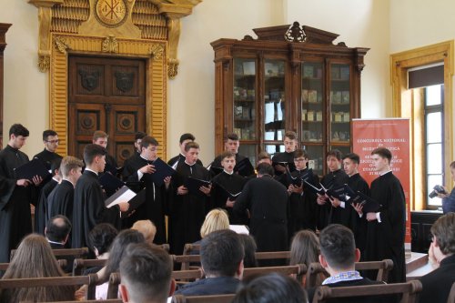 La Iaşi a avut loc Concursul naţional de muzică psaltică pentru seminariile şi liceele teologice ortodoxe Poza 117903