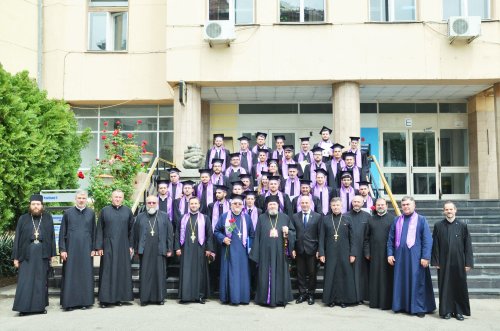 Festivitate de absolvire la Facultatea de Teologie Ortodoxă din Oradea Poza 117964