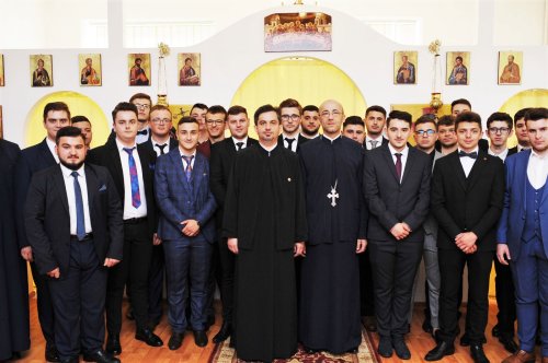 O nouă generație de absolvenți ai Liceului Ortodox din Oradea Poza 117963