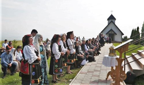 Slujire arhierească la Schitul „Duminica Sfinților Români” din Augustin, județul Brașov Poza 118273