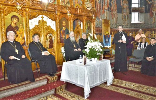 Lansare de carte la Parohia „Sfinții Apostoli Petru și Pavel” din Bistrița Poza 118513