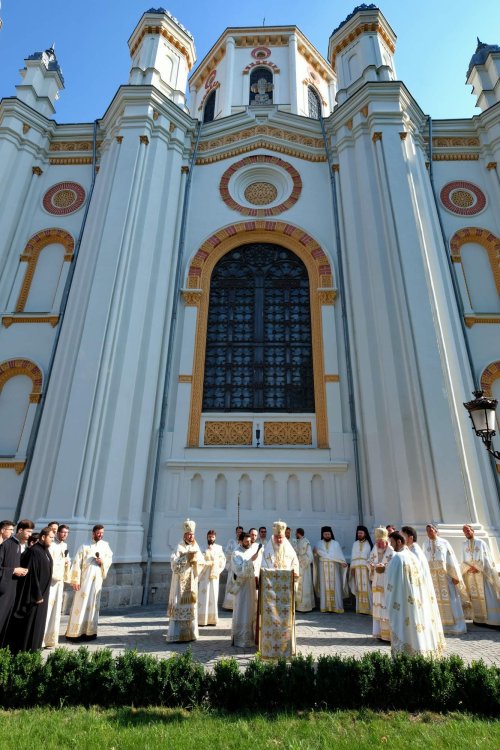 Patriarhul României a sfințit Biserica „Sfântul Spiridon” Nou Poza 118773