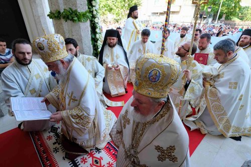 Patriarhul României a sfințit Biserica „Sfântul Spiridon” Nou Poza 118778