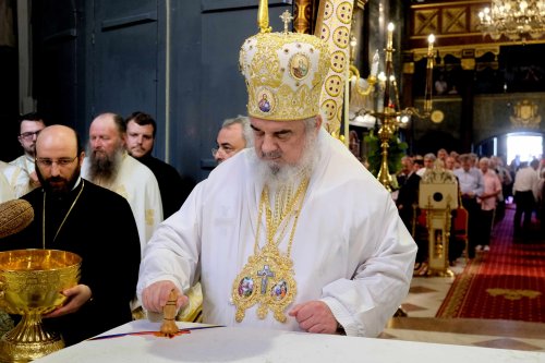 Patriarhul României a sfințit Biserica „Sfântul Spiridon” Nou Poza 118782