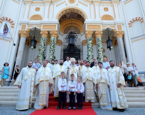 Patriarhul României a sfințit Biserica „Sfântul Spiridon” Nou Poza 118793