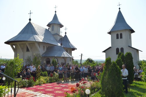 Sărbătoarea Preasfintei Treimi la Mănăstirea Eşanca Poza 118890