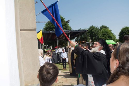 Liturghii arhiereşti în două eparhii din Moldova Poza 118955