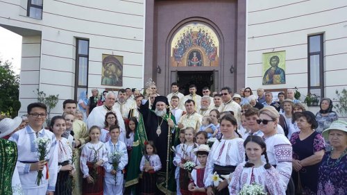 Liturghii arhiereşti în două eparhii din Moldova Poza 118956