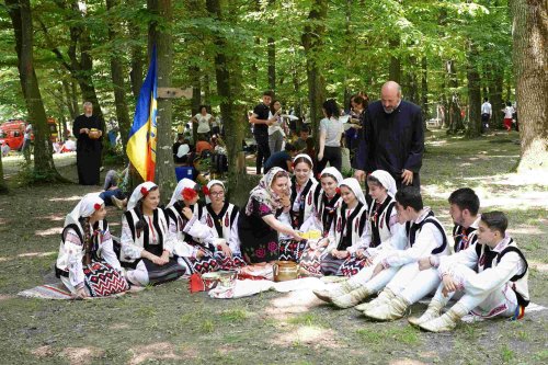 Sărbătoarea tinerilor  la Mănăstirea Buciumeni Poza 118911