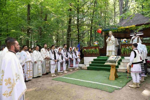Sărbătoarea tinerilor  la Mănăstirea Buciumeni Poza 118912