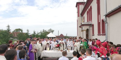 Troiță sfințită în Parohia Subpiatra, cu prilejul aniversării a 20 de ani de la înființarea parohiei bihorene Poza 119352