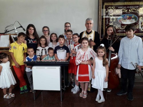 Bucuria regăsirii românilor din Pino Torinese Poza 119616