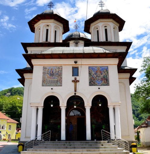 Biserica Parohiei „Izvorul Tămăduirii” din Băile Olăneşti, judeţul Vâlcea Poza 119744