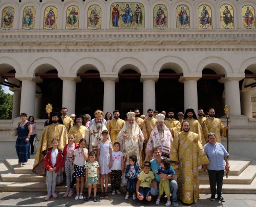  Sfinții Apostoli Petru și Pavel, sărbătoriți la Catedrala Patriarhală Poza 119866