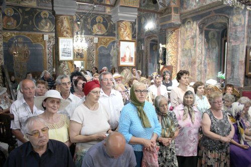 Sfinte Liturghii arhiereşti la Craiova şi Râmnic Poza 120045