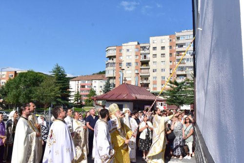 Sfinte Liturghii arhiereşti la Craiova şi Râmnic Poza 120047