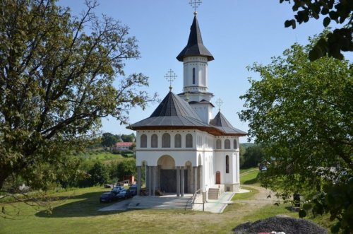 Zi de hram la Mănăstirea Dobrești din județul Timiș Poza 120202