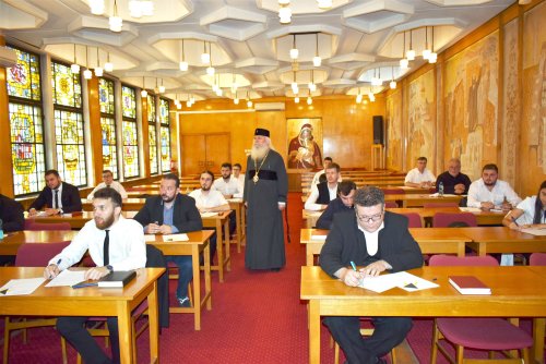 Examen de licență pentru studenții teologi din Timișoara Poza 120350