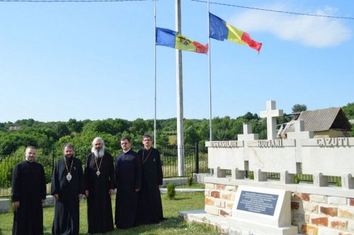 Preasfințitul Părinte Lucian, Episcopul Caransebeșului, în pelerinaj în Republica Moldova Poza 120413