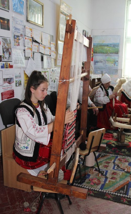 Şcoala tradiţiilor de la Ciurbeşti Poza 120451