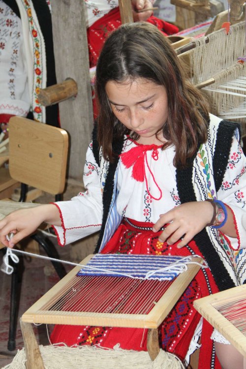 Şcoala tradiţiilor de la Ciurbeşti Poza 120455