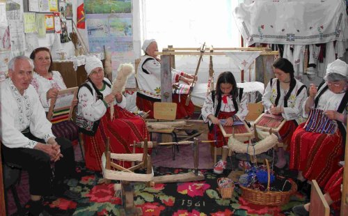 Şcoala tradiţiilor de la Ciurbeşti Poza 120463