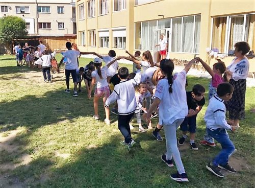 Activităţi de vacanţă pentru copii, la Ocna Mureş, în cadrul „Taberei micului creştin” Poza 120769