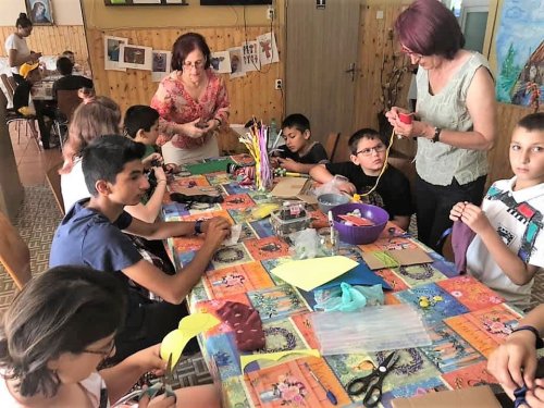 Activităţi de vacanţă pentru copii, la Ocna Mureş, în cadrul „Taberei micului creştin” Poza 120771