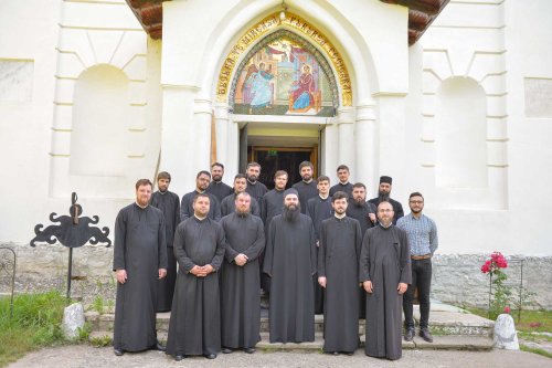 Atelierul de formare a tinerilor preoţi a ajuns la final Poza 121047