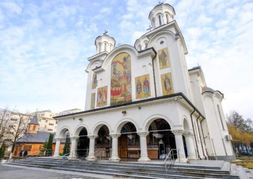 Biserica cu hramurile „Naşterea Maicii Domnului”,  „Sfinţii Împăraţi Constantin şi Elena” şi „Sfântul Mucenic Emilian  de la Durostorum”, sectorul 6, Bucureşti Poza 121283