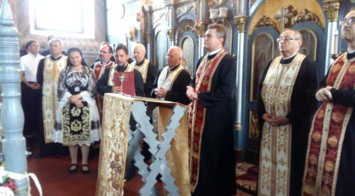 Instalarea noului Preot în Parohia Căpruţa, Arad