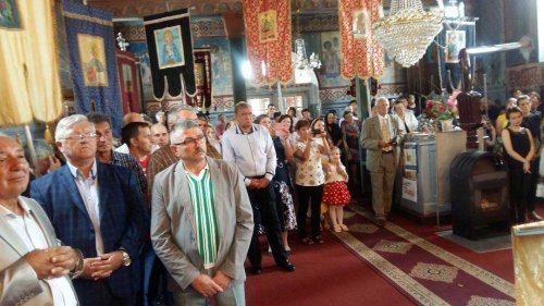 Instalarea noului Preot în Parohia Căpruţa, Arad Poza 121306