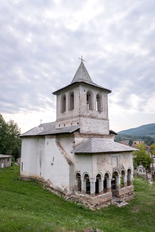 Mănăstirea Baia de Aramă în haină de praznic Poza 121299