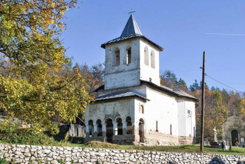 Mănăstirea Baia de Aramă în haină de praznic Poza 121300