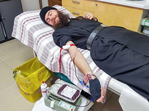 Monahii de la Mănăstirea Putna au participat la o nouă campanie de donare de sânge Poza 121434