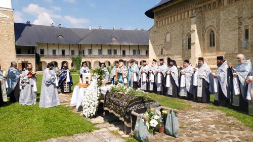 Părintele Tarasie Murgoci, vieţuitor al Mănăstirii Neamţ, a trecut la Domnul Poza 121431