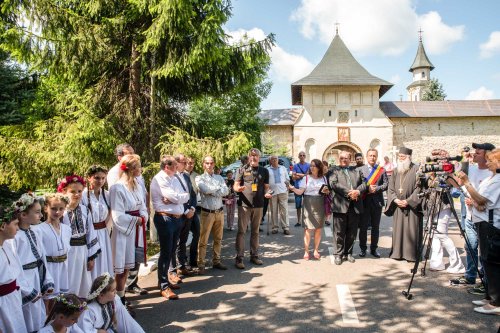 La Mănăstirea Putna a fost inaugurat drumul „Via Transilvanica” în Bucovina Poza 121850