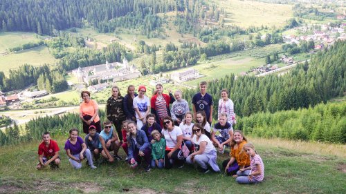 La Mănăstirea Putna s-a încheiat Şcoala de vară „Ţinutul lui Ştefan Vodă”, cu participanţi din Basarabia şi din România Poza 121848