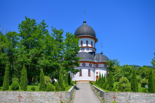 Darurile Maicii Domnului la obştea Mănăstirii Blănoiu Poza 121878