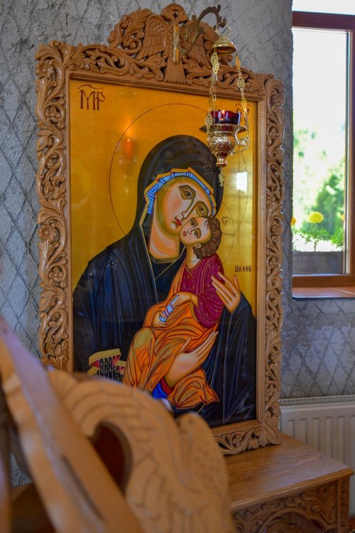 Darurile Maicii Domnului la obştea Mănăstirii Blănoiu Poza 121895