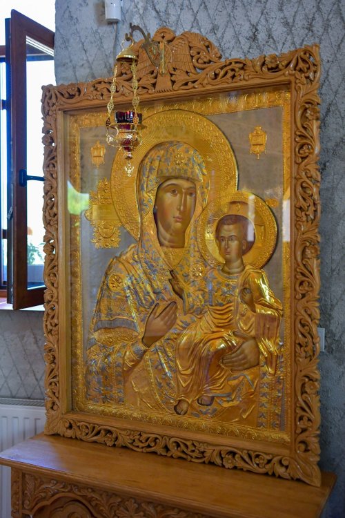 Darurile Maicii Domnului la obştea Mănăstirii Blănoiu Poza 121896