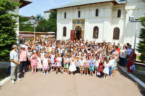 Cântecul şi portul popular, prezentate copiilor din Botoşani Poza 122114