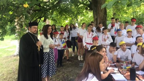 Episcopul Basarabiei de Sud în vizită la tabăra ARC de la Oglinzi Poza 122079