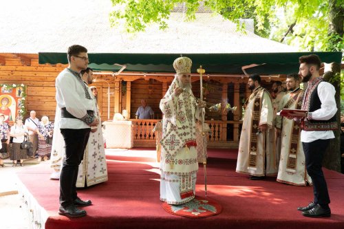 Sfântul Pantelimon, prăznuit cu evlavie de credincioşi Poza 122134