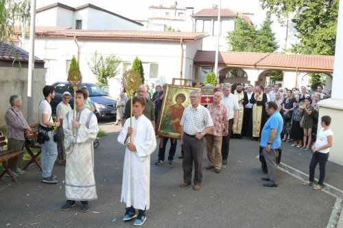 Sfântul Pantelimon, prăznuit cu evlavie de credincioşi Poza 122136