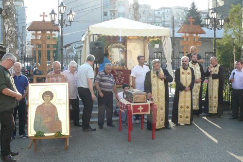 Sfântul Pantelimon, prăznuit cu evlavie de credincioşi Poza 122137