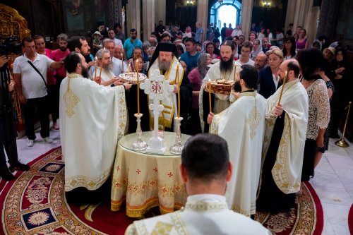 Pomenirea patriarhilor Iustin și Teoctist în Capitală Poza 122352