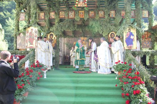 Liturghie arhierească  la Mănăstirea Lainici Poza 123058