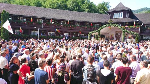Sărbătoarea Schimbării la Faţă, în două mănăstiri moldave