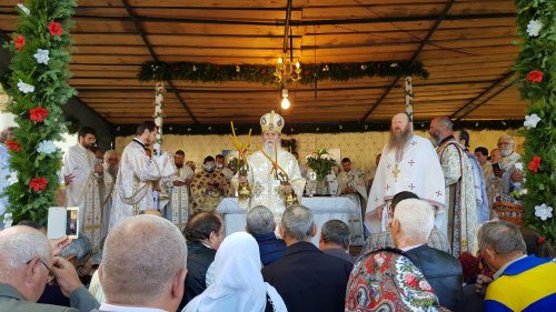Binecuvântare arhierească la hramul Mănăstirii Slatina Poza 123293